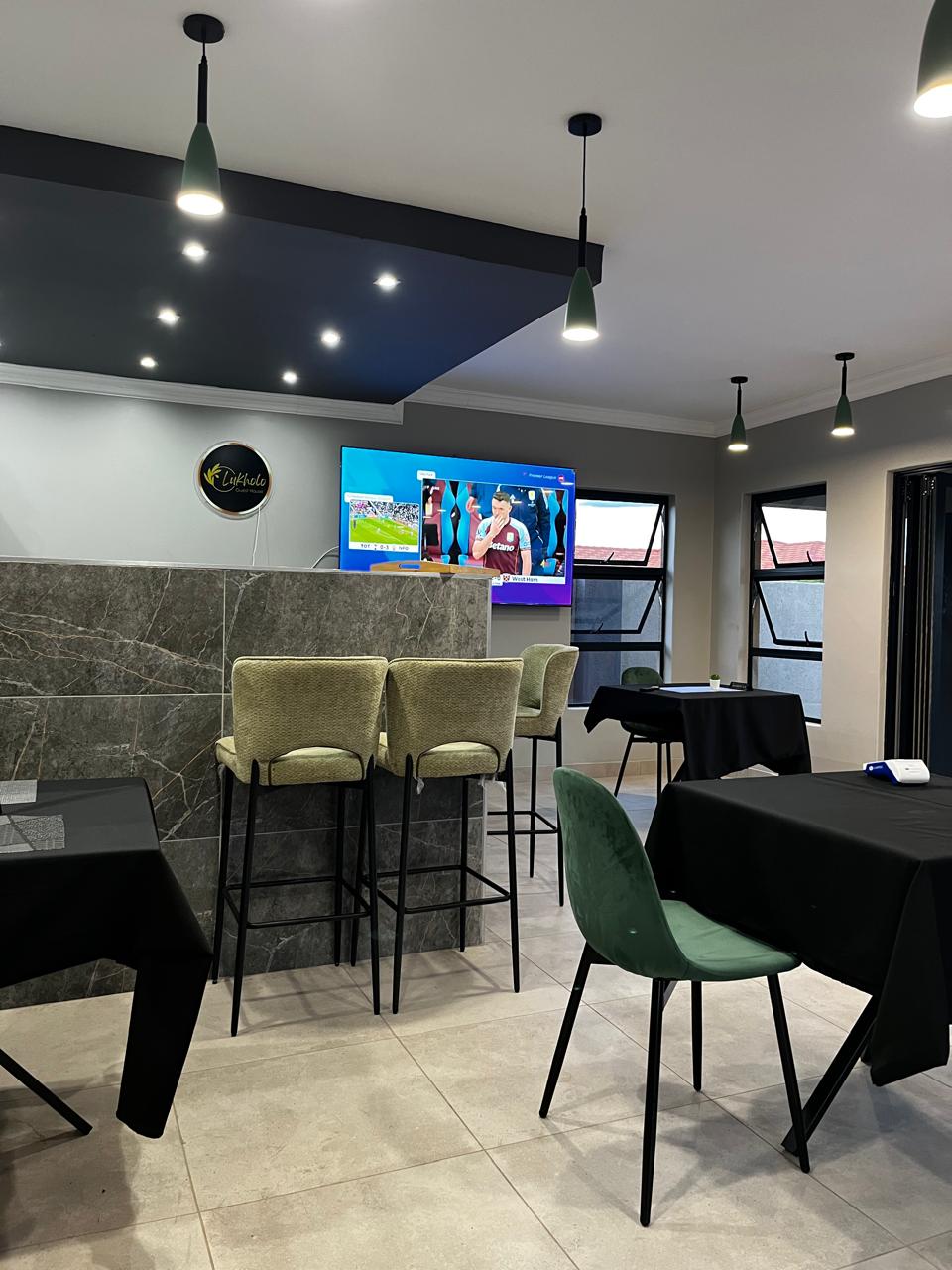 Bar and lounge at Lukholo Guest House Siyabuswa