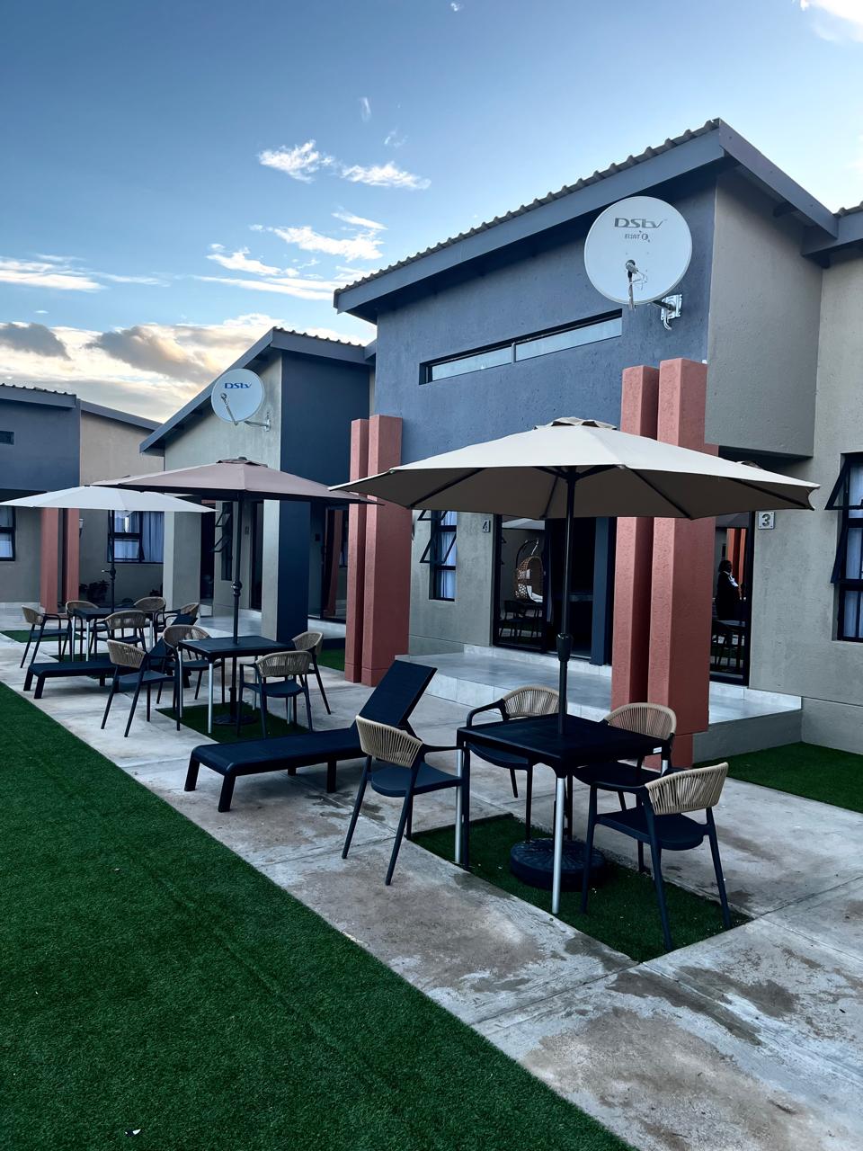 Outdoor seating area at Lukholo lodging Siyabuswa